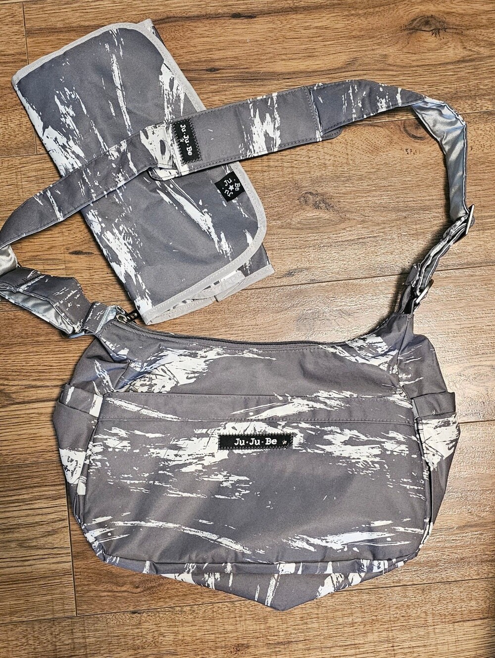 Ju-Ju-Be Gray and White Bag